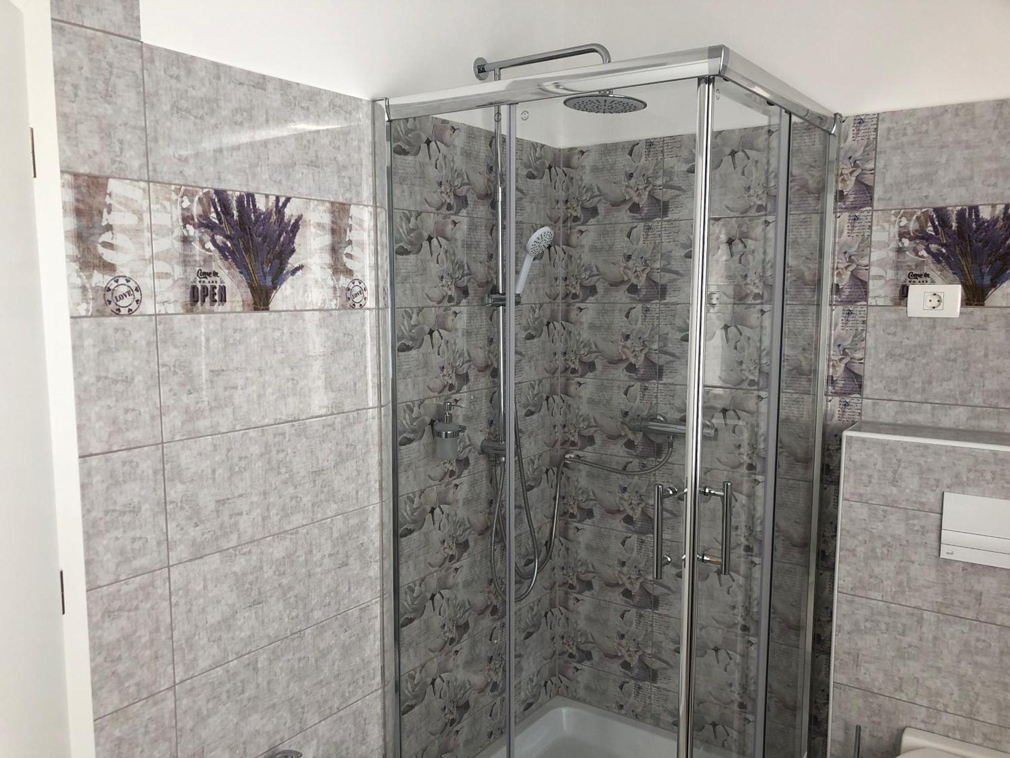 Lavender Apartment *